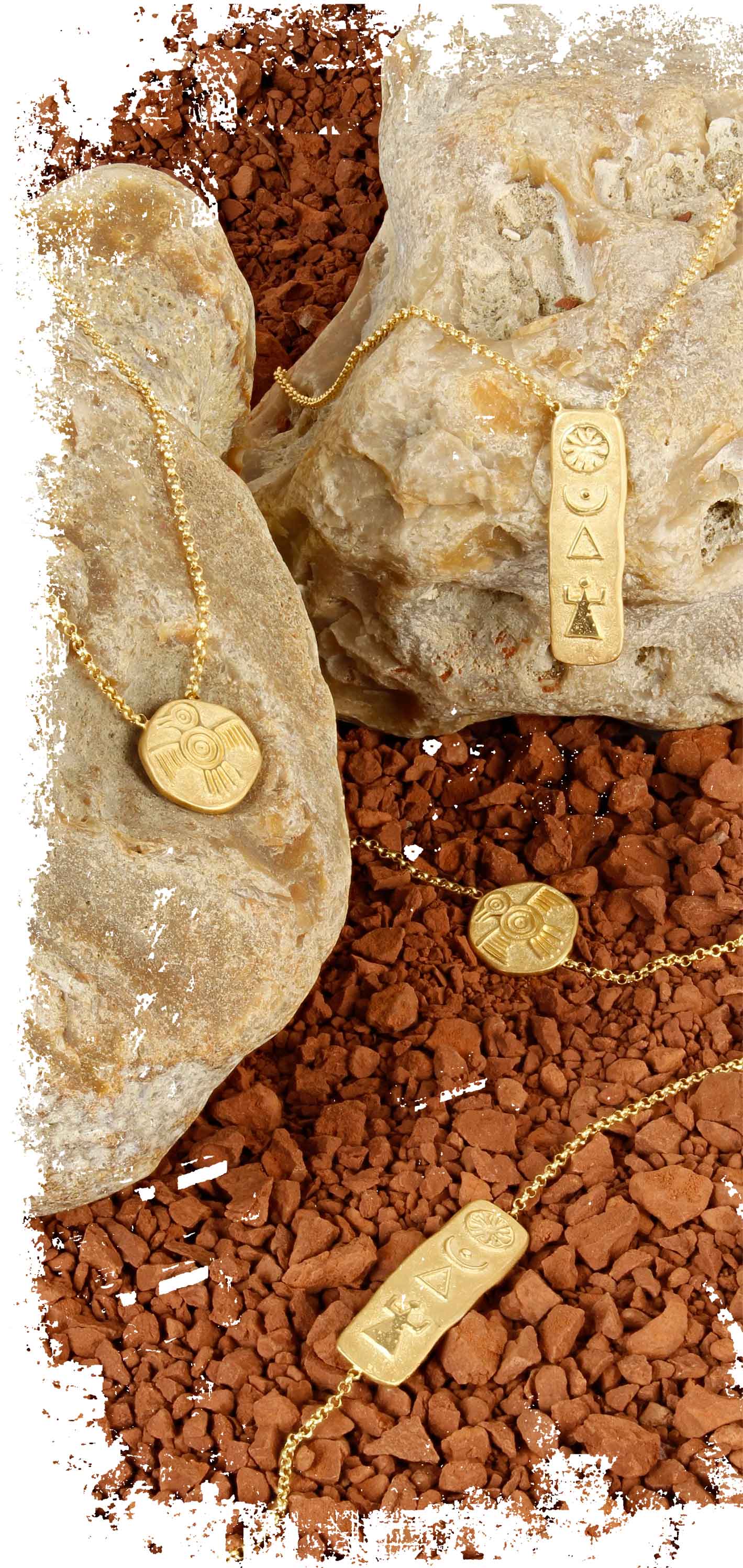 Bracelet argent 925/1000 doré avec une plaque à motifs rupestre
